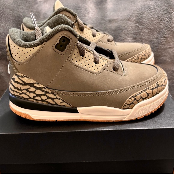 👟 New in Box Jordan 3 Family Affair Olive size 9 Toddler - Picture 5 of 10
